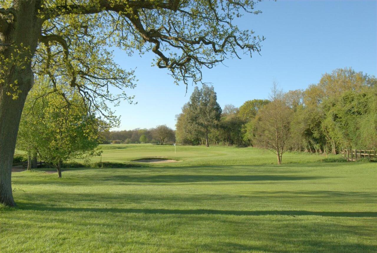 Blacknest Golf And Country Club Alton  Buitenkant foto