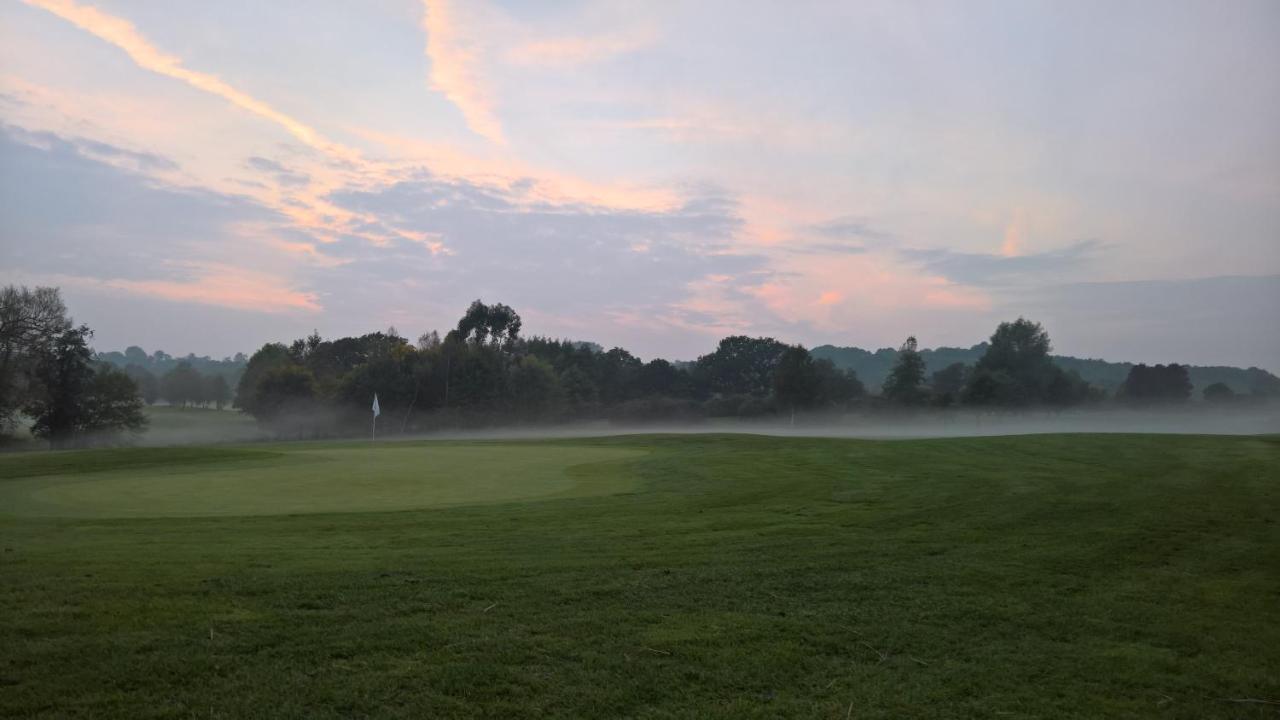 Blacknest Golf And Country Club Alton  Buitenkant foto